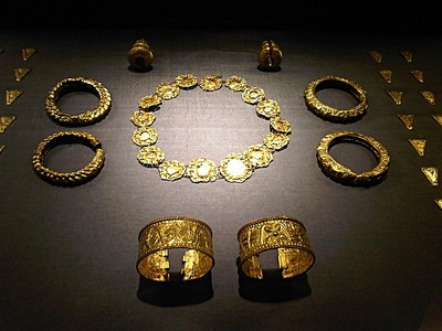 13 Gold of Ancestors exhibit