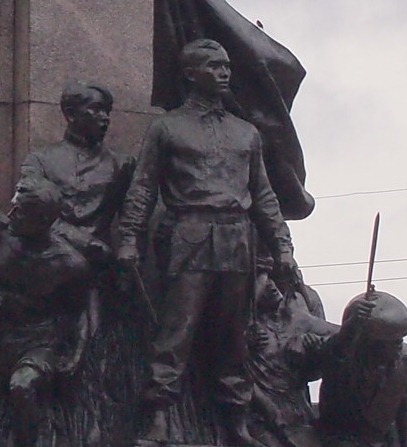 Andres Bonifacio at Emilio Jacinto, detalye ng monumentong nilikha ni Guillermo Tolentino sa Caloocan.