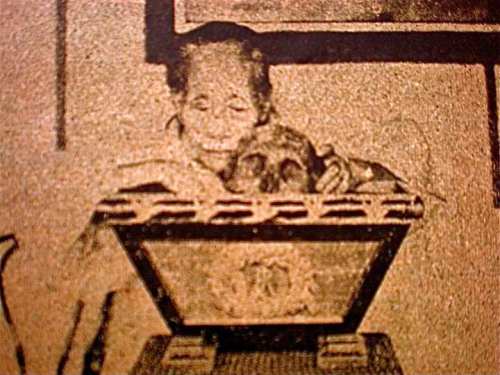 Teodora Alonso shows visitors Rizal's skull from the urn. Photo courtesy of Dr. Ambeth R. Ocampo