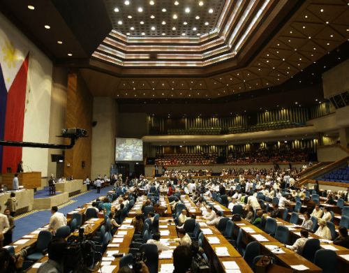 Ang Camara de Representantes (Mababang Kapulungan ng Kongreso ng Pilipinas), habang pinagbobotohan ang RH Bill, December 17, 2012.