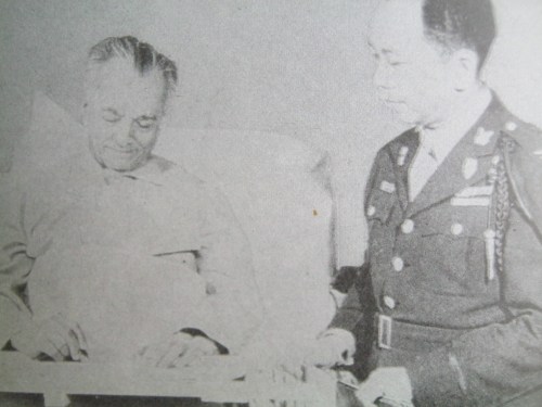 Walong Pangulo: Nagsilbi si Romulo sa pamahalaan mula sa panguluhan nina Manuel Quezon...