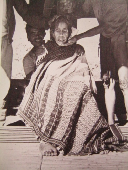 Isang namatay sa Cordillera. Mula sa Kasaysayan: The Story of the Filipino People.