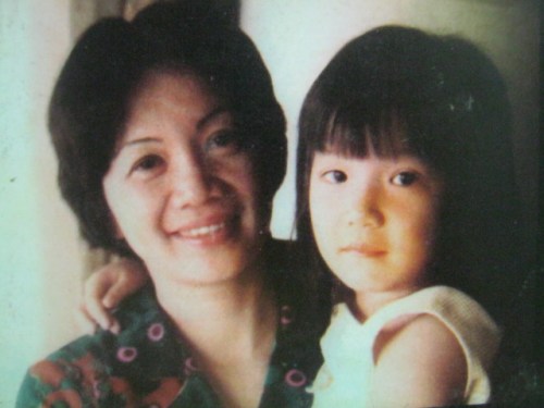 SI CORY BILANG INA: Kasama si Kristina Bernadette. Mula sa Ninoy and Cory Aquino Foundation.