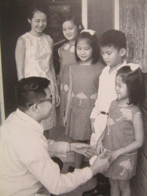 Ninoy, the public servant, with Cory and their children:  Ballsy, Pinky, Noynoy and Viel.  Photo by Dick Baldovino.