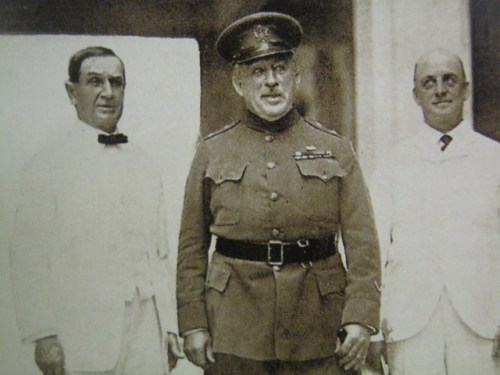 Leonard Wood. Mula sa Kasaysayan: The Story of the Filipino People.