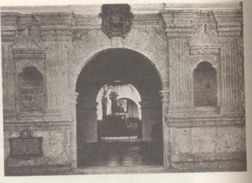 Bukana ng Unibersidad ng Sto. Tomas sa Intramuros noong Panahon ng mga Espanyol. 