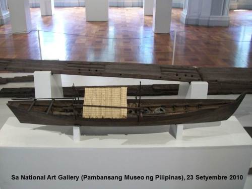 Scale model ng balanghay ng Butuan sa Pambansang Sinupan ng Sining. Kuha ni Xiao Chua.