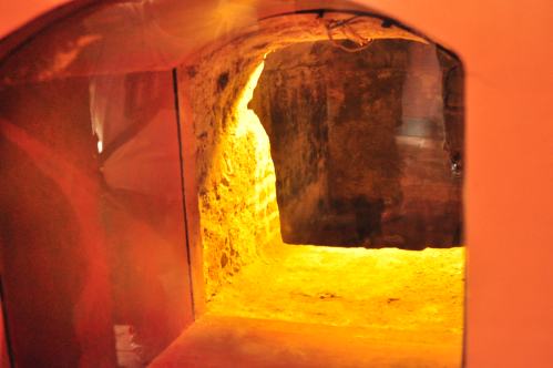 Butas na nagpapakita ng air raid shelter ni Hen. Aguinaldo.