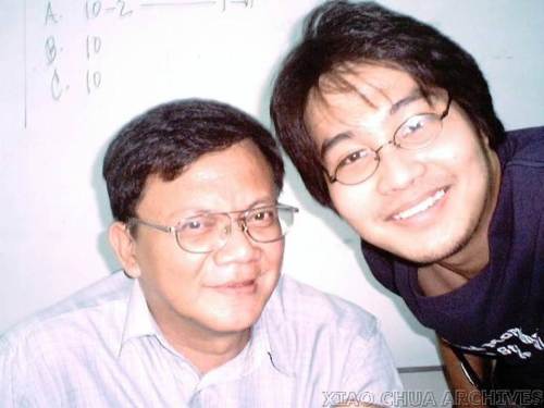Si Xiao Chua at ang isa sa kanyang mga mentor, ang yumaong Dr. Dante Ambrosio, 2005.