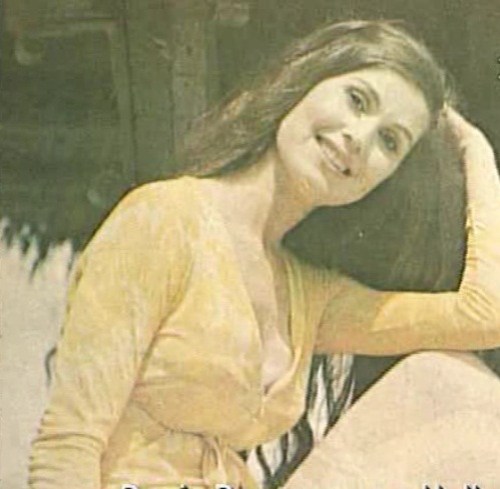 Dovie Beams.  Mula sa Philippines Free Press.