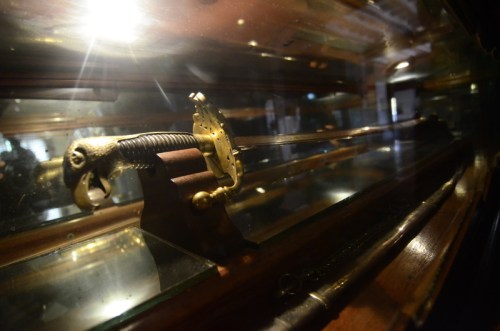 Ang awakan ng espada ni Heneral Aguirre na nakuha ni Aguinaldo, nilinang noong 1869 sa Toledo, sa taon na isinilang ang heneral.