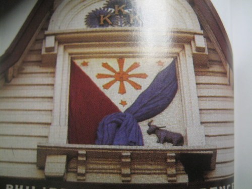 Kalabaw sa ibabaw ng balkonahe. Mula sa Tahanan ng Kasarinlan.