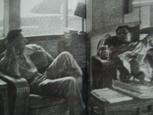 Magsaysay, nagpapahinga kasama ni Lansdale.  Mula sa Kasaysayan:  The Story of the Filipino People.