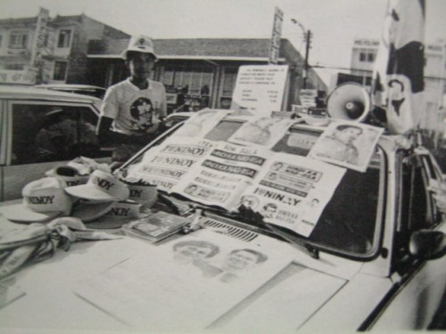 Kotseng puno ng mga poster ni Ninoy. Mula sa Nine Letters.