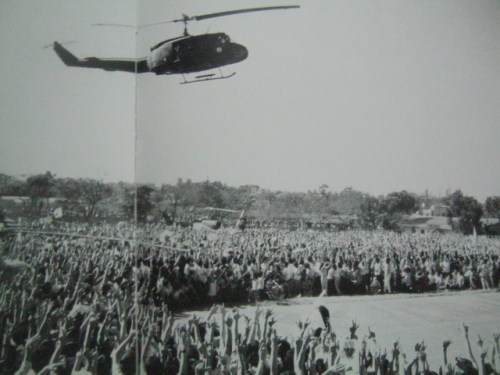 Imbes na bombahin ang Crame, tumiwalag sila at sumama sa himagsikan. Mula sa Breakaway.