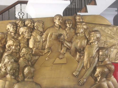Bas relief sa bakal ng Kapulungan sa Tejeros sa sayt nito sa Tejeros Convention Center, Rosario, Cavite. Kuha ni Xiao Chua.