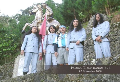 Ang mga Bandoleros sa pangunguna ni Rex Flores bilang si Macario Sakay kasama si Dr. Nilo S. Ocampo sa Tirad Pass, Ilocos Sur, bilang paggunita sa kabayanihan ni Gregorio del Pilar.