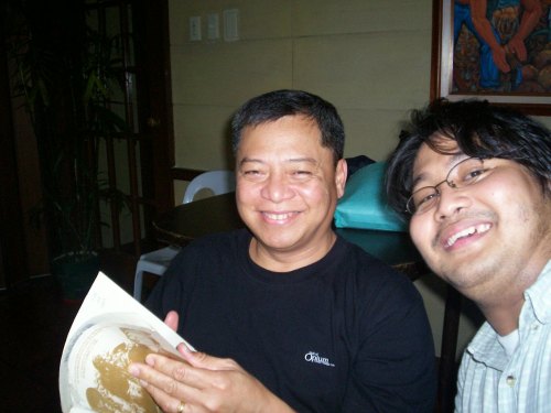 Si Xiao Chua kasama si Dr. Patricio Abinales.