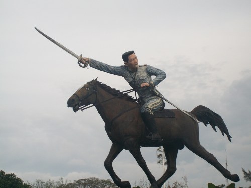 Monumento ni Heneral Emilio Aguinaldo sa Kampo Aguinaldo, Lungsod Quezon. Kuha ni Xiao Chua.