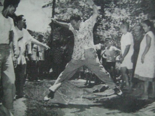 Singbilis ng isang bulalakaw. Mula sa Magsaysay: The People's President.