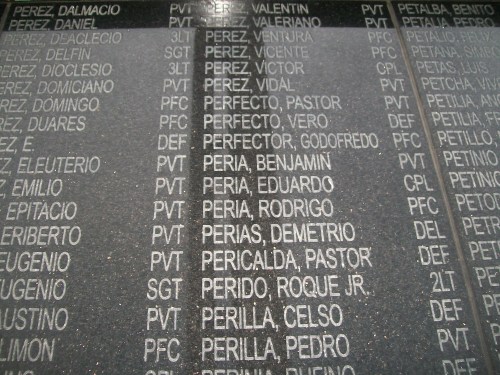 35 Makikita sa paligid ng mataas na monumento