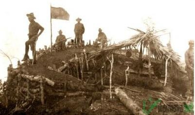 Mga sundalong Amerikano sa tuktok ng Bud Daho.  Mula sa morolandhistory.com.