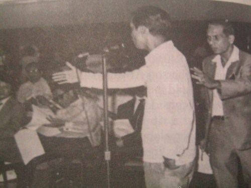 Pinanukala ni Pimentel na imbes na sa UP ganapin ang kumbensyong konstitusyunal kaysa sa mas mahal na Manila Hotel.  Pinipigilan siya ni Delegado Eriberto Misa.  Bi-noo siya ng mga delegado, 1971.