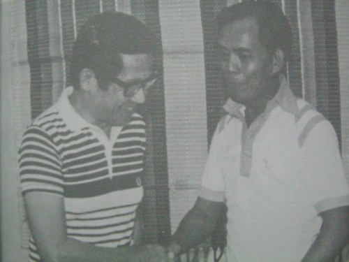 Si Pimentel habang binibisita si Ninoy sa kulungan.