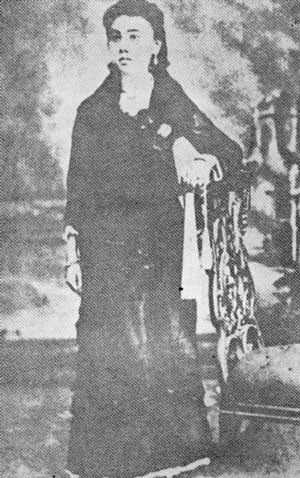 Si Leonor, edad 15 taon, 8 buwan at 27 araw. Mula sa Rizal Without The Overcoat.