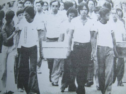 Ang martsa ng Abril 9, 1978.  Mula sa Ninoy:  The Willing Martyr.