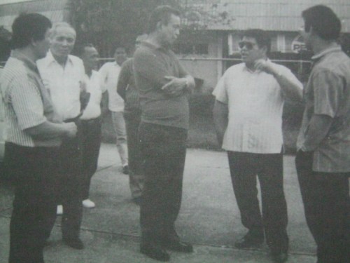 Si Pimentel kasama ang kanyang mga tagasuporta at kapwa opisyales ng Cagayan de Oro.