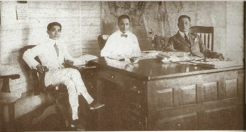 Si Dr. Pio Valenzuela sa kanyang tanggapan bilang gobernador ng Bulacan.