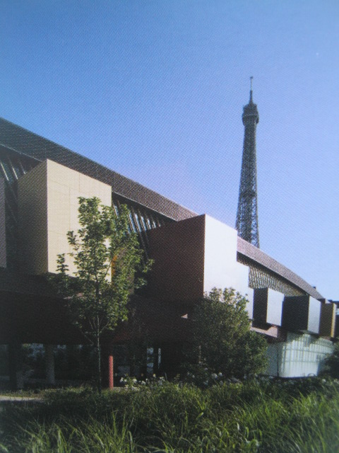 28 Ang Museo Quai Branly na nakapaligid sa isang hardin