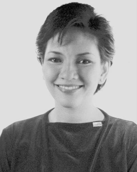 Si Risa, umalahokan ng bayan bilang mamamahayag.