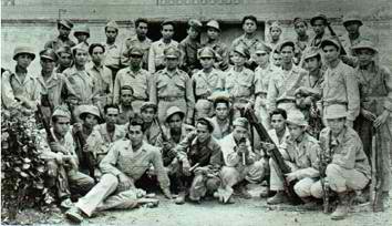 Ang Ka Felix, isa mismong intelligence officer laban sa mga Hapones, kasama ng mga bayaning beterano ng digmaan.  Mula sa http://www.iglesianicristowebsite.com