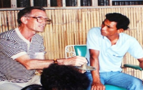 Mula kay Jaime Figueroa Tiongson:  Si Antoon Postma at si Ernesto Legisma. [Larawang kuha mula sa kamera ni Antoon Postma nang siya ay bumisita sa Lumban noong ika-11 ng Nobyembre, 1991]. Hindi nababanggit ni Antoon Postma sa kanyang mga artikulo tungkol sa Binatbat na Tanso si Ernesto Legisma. Ang orihinal na larawan ay nasa pag-iingat ng pamilyang Legisma.