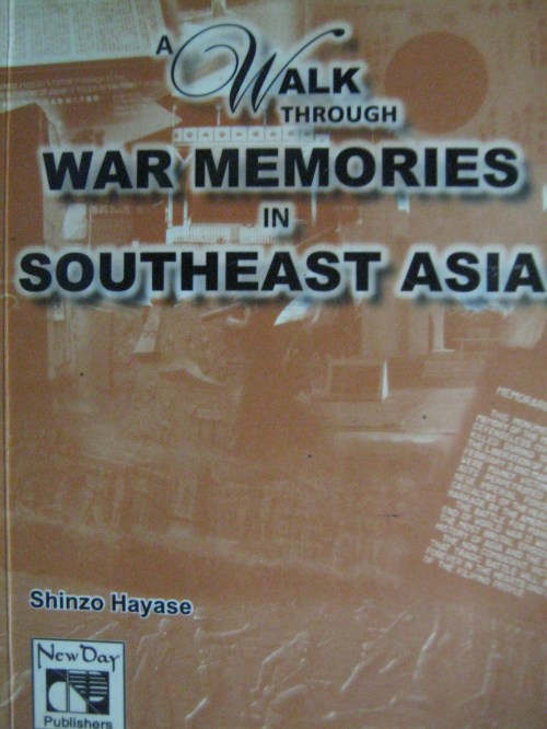 A Walk Through War Memories in Southeast Asia ni Shinzo Hayase:  Pagbalanse sa perspektibong Hapones at ng perspektiba ng mga nabiktima ng kanilang pananakop ng Asya.  Isang madaling basahin na gabay sa mga alaala at monumento ng Digmaang Pasipiko sa Timog Silangang Asya.  Inilimbag sa Pilipinas ng New Day.