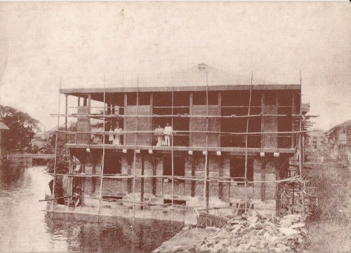 Ang Bahay Nakpil habang itinatayo, 1913-1914.  Mula sa Bahay-Nakpil.