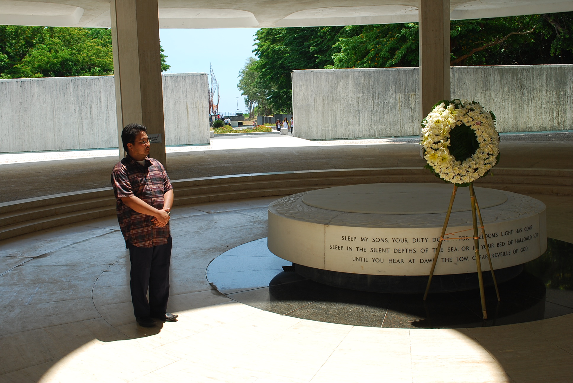 Si Xiao Chua sa Pacific War Memorial noong Abril 7, 2013. Kuha ni John Ray Ramos.