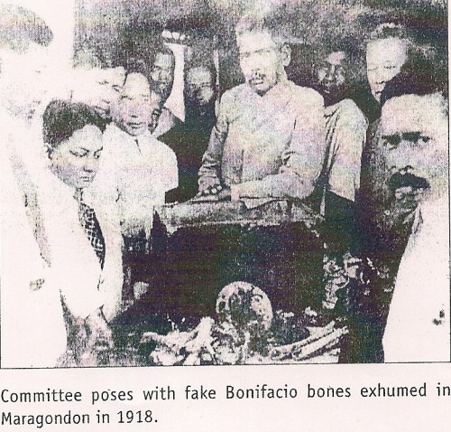 Pinaniniwalaan ni Dr. Ambeth Ocampo na fake ang mga butong natagpuan sapagkat ginamit ang mga ito sa pulitiko laban kay Aguinaldo nang tumakbo ito sa pagkapangulo noong 1935.  Matapos nito, nawalang-sukat ang mga buto.  Mula sa kanyang aklat na Bones of Contention:  The Bonifacio Lectures.