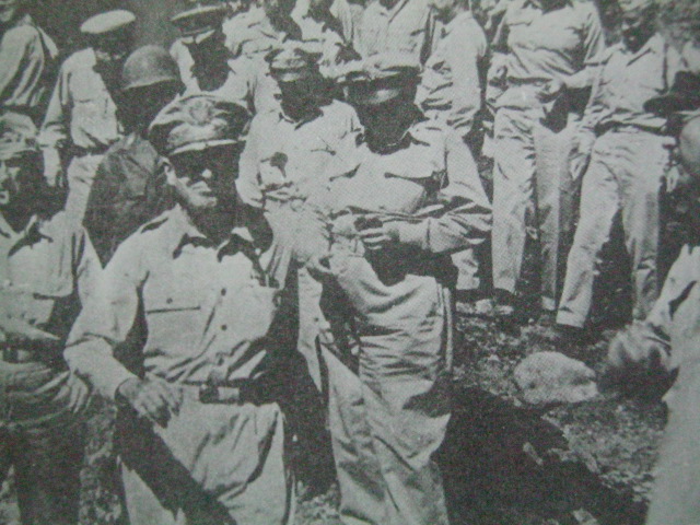 Si MacArthur sa muling nabawing isla ng Corregidor. Mula sa Corregidor ni Alfonso Aluit.