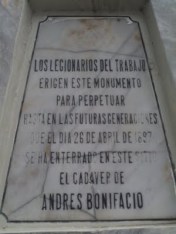 Sa unang marker na nailagay ng Legionarios del Trabajo, ang petsa ng pagpatay kay Bonifacio ay Abril 26, 1897.  Dahil dito at sa iba pa raw na ebidensya, naniniwala si Dr. Luis Camara Dery na patay na si Bonifacio sa Limbon pa lamang ayon sa unang petsang paggunita, at hi di siya nalitis.  Pinalitaw na lamang raw ito.  Teyorya pa lamang ito.  Mula kay Rhonnel Dimaisip.