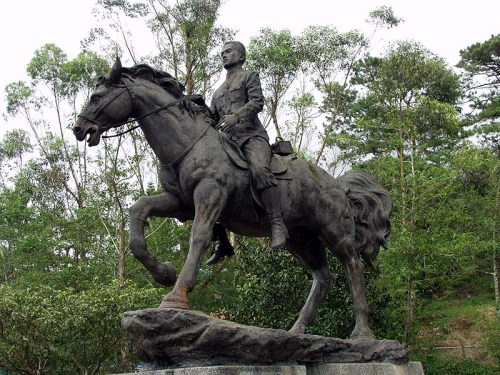 Monumento ni Heneral Emilio Aguinaldo sa Aguinaldo Museum sa Lungsod ng Baguio.