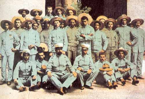 Ang mga huling Espanyol na sumuko sa mga Pilipino sa Baler, 1899.