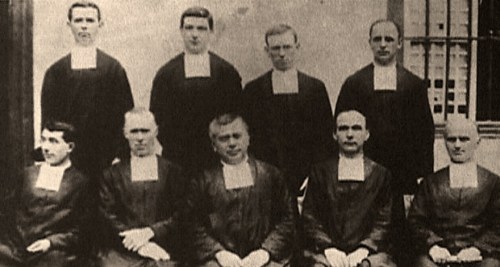 03 siyam na payunir na mga gurong Christian Brothers, mas kilala bilang mga La Salle Brothers sa Pilipinas