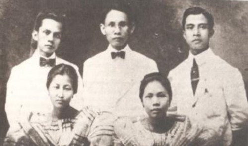 Ang klase ng 1916:    Mula sa The University of the Philippines:  A University for Filipinos.