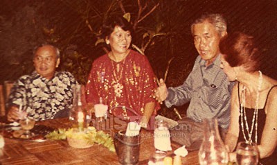 Si Virata at ang kanyang mga kaibigan.  Mula sa The Philippine Star.