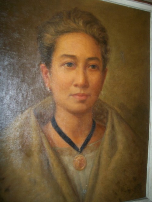 Marcela Agoncillo.  Mula sa Dambanang Pangkasaysayang Marcela Agoncillo sa Taal, Batangas.  Kuha ni Xiao Chua.