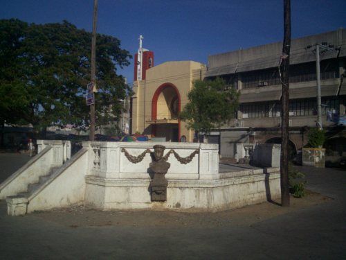 Ang Plaza kung saan namatay si Antonio Luna.  Kuha ni Xiao Chua.