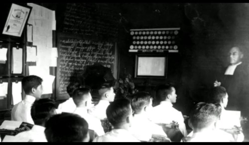 Isang kurso sa Commerce ang ipinakilala ni Brother Athanasius noong 1920. Mula sa La Salle: 1911-1986.